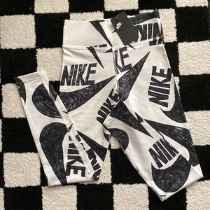 Nike sportswear leggings size small